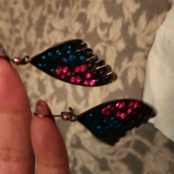 Betsy Johnson Earings - Picture 5 of 12